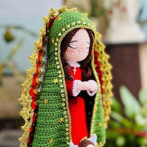 Muñeca de Nuestra Señora de Guadalupe a crochet, Amigurumi de la Virgen María hecho a mano con manto de estrella verde y vestido rojo, regalo católico personal, arte de decoración religiosa