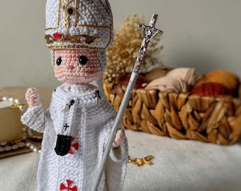 Handmade Crochet Pope Doll,Personalized Catholic Amigurumi,Religious Gift for Baptism,Confirmation or Ordination,Custom Christian Decor Toy