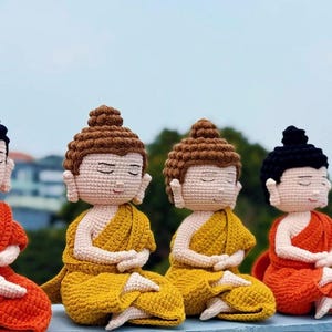 Handgemaakte gehaakte boeddhapop | Amigurumi meditatie monnik speelgoed | Gepersonaliseerd zencadeau | Boeddhistische woondecoratie | Vreedzame Mindfulness-garenpop