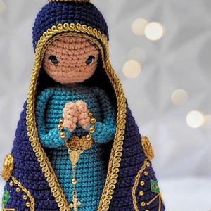 Muñeca de ganchillo de Nuestra Señora de Aparecida / Regalo hecho a mano de la Santa Patrona Católica de Brasil, Virgen María Amigurumi, Decoración religiosa para la devoción y la oración