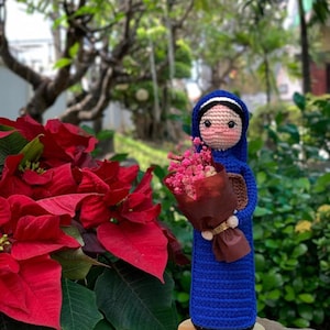 Personalize Crochet Muslim Woman Doll with Hijab and Flower Bouquet,Handmade Amigurumi Gift for Her,Islamic Doll,Ramadan,Eid or Mother’s Day