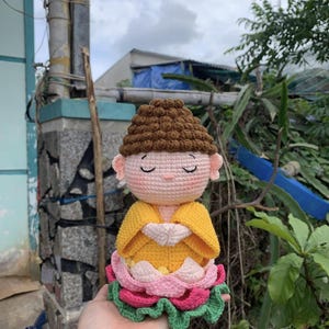 Handgemaakte gehaakte Boeddha-pop - meditatie amigurumi-speelgoed - zenboeddhistisch cadeau, spiritueel huisdecor, aangepaste vreedzame pluche, lotusbloembeeldje