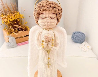 Custom Crochet Grandmother Doll: Handmade Amigurumi Keepsake