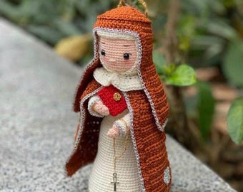 Muñeca Monja de Crochet: Figura de Hilo Hecha a Mano con Rosario