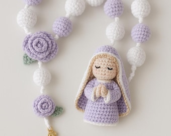 Rosario de crochet con muñeca María amigurumi: regalo católico hecho a mano