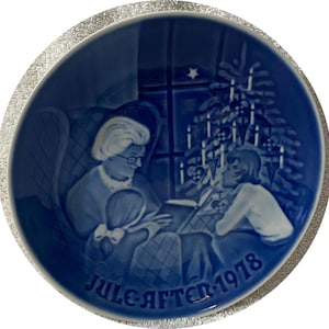 Furgy - BING GRONDAHL SET - Royal Copenhagen Denmark - Jule Aften - 1978 - &quot;A Christmas Tale&quot; - &quot;Julefortcelling&quot;