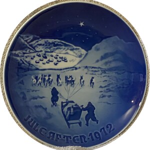 Furgy - BING GRONDAHL SET - Royal Copenhagen Denmark - Jule Aften - 1972 - &quot;Christmas In Greenland&quot;