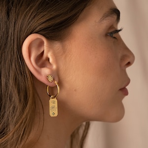 Personalisierbare Blooming Birth Flower Creolen mit Geburtsstein | Rose Gold Silber | Gravierte Initial Ohrringe Geschenke für Mama Schwester