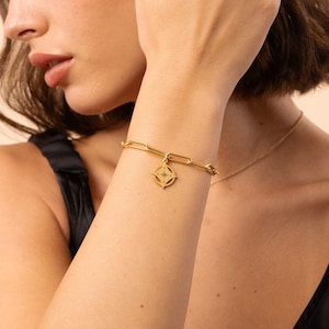 Pulsera de brújula inicial Kaia personalizada con diamantes / Colgante personalizado Cadena ajustable Plata de ley / Letras grabadas / Día de la Madre