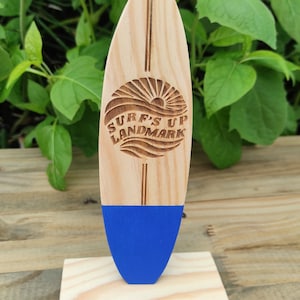 Planche de surf miniature personnalisable faite main. Bleu