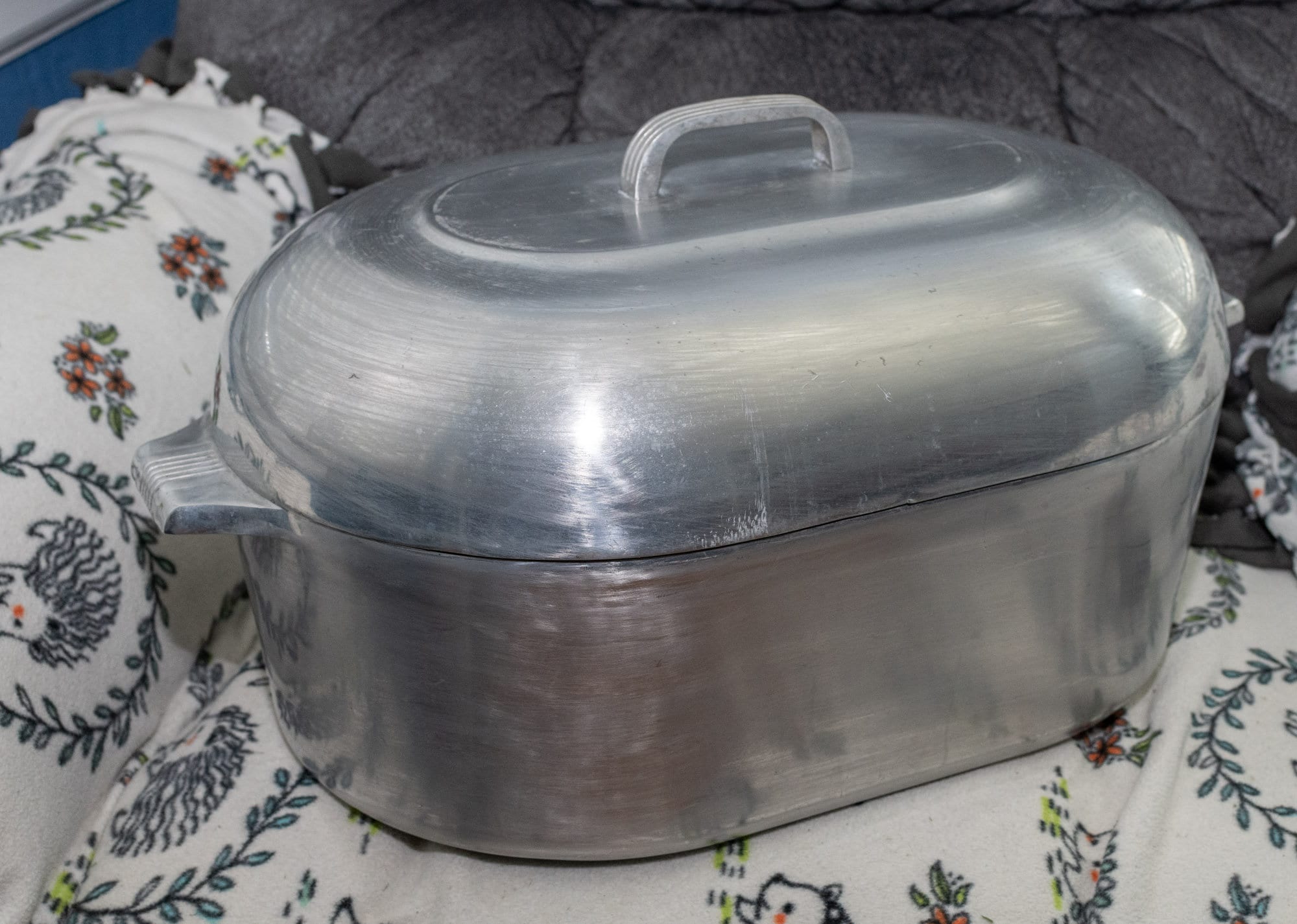 Lot # 38 Wagner Ware Magnalite Model 4269 Aluminum Roaster w/Lid