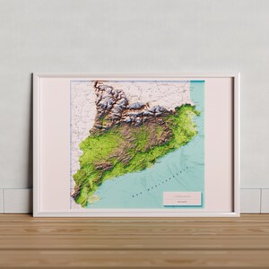 Katalonien. Topographische Karte in Farbe. Unbenannte Version mit dem blauen Meer.