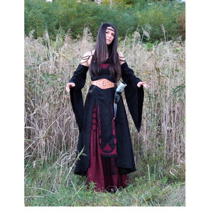SIGRID Celtic Dress, 100% Linen, Black Wedding Dress, Gothic Dress, Viking dress, Pagan dress, Larp costume elven, Goth clothing