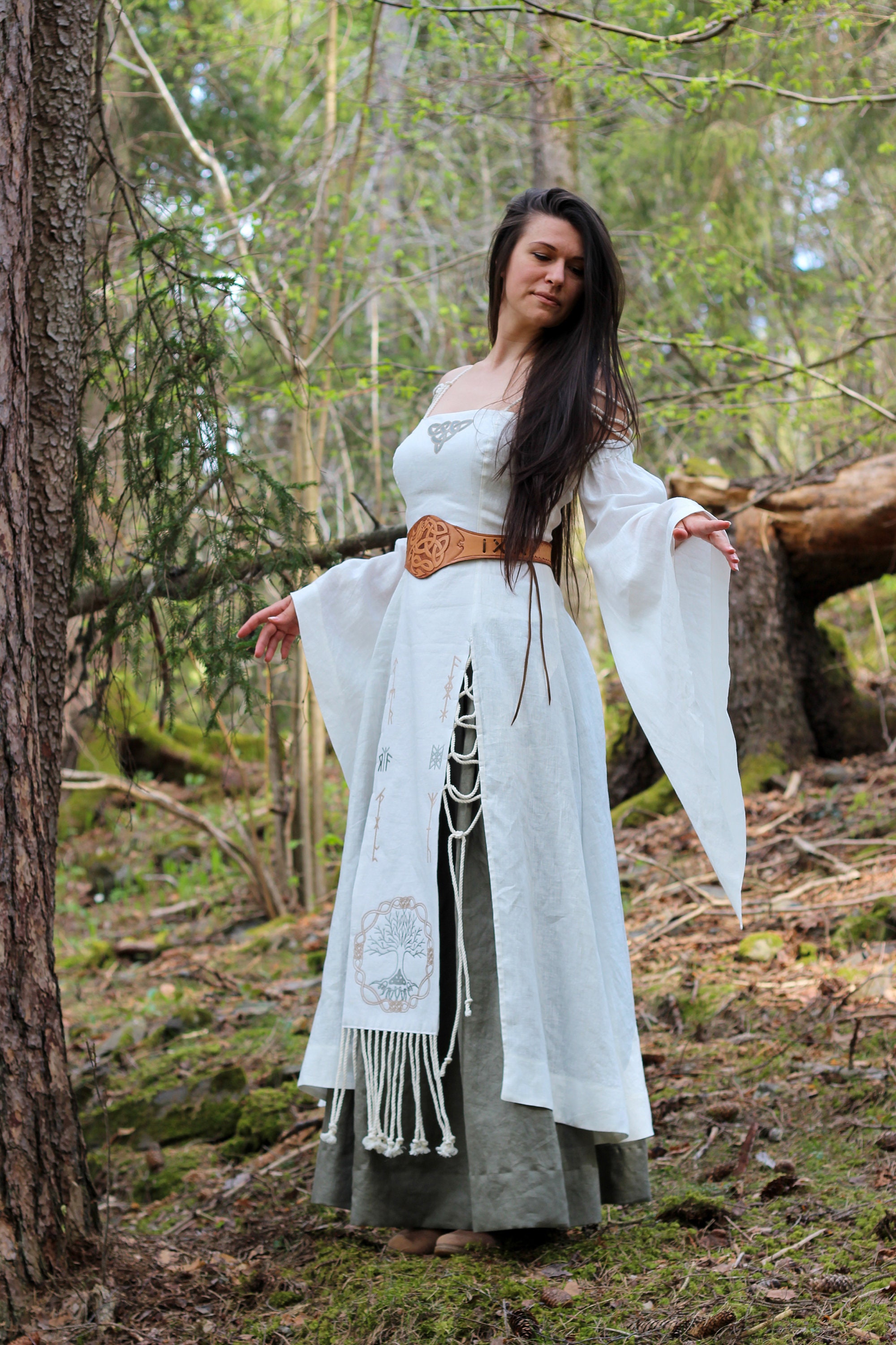 MAEVE Celtic Wedding Dress, 100% Linen, Norse Pagan, Viking Wedding MAEVE Celtic Wedding Dress, 100% Linen, Norse Pagan, Viking Wedding