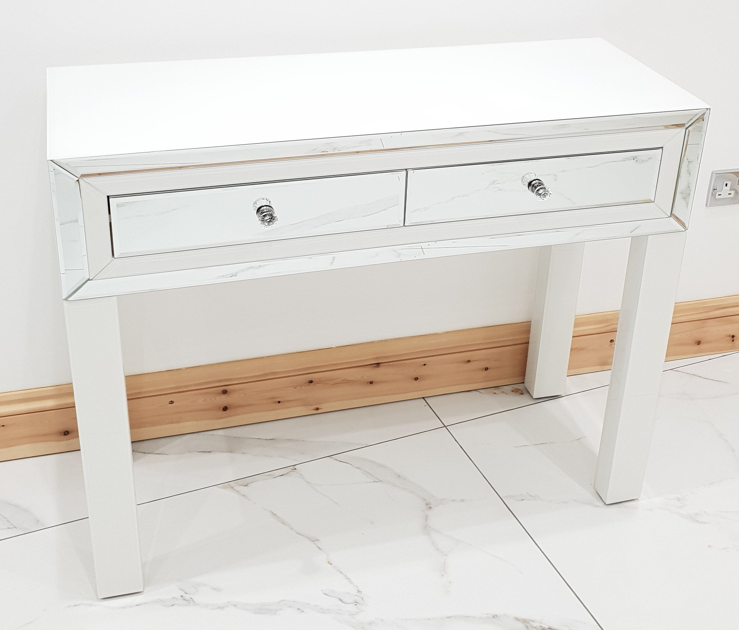 Bedroom vanity 2024 without mirror