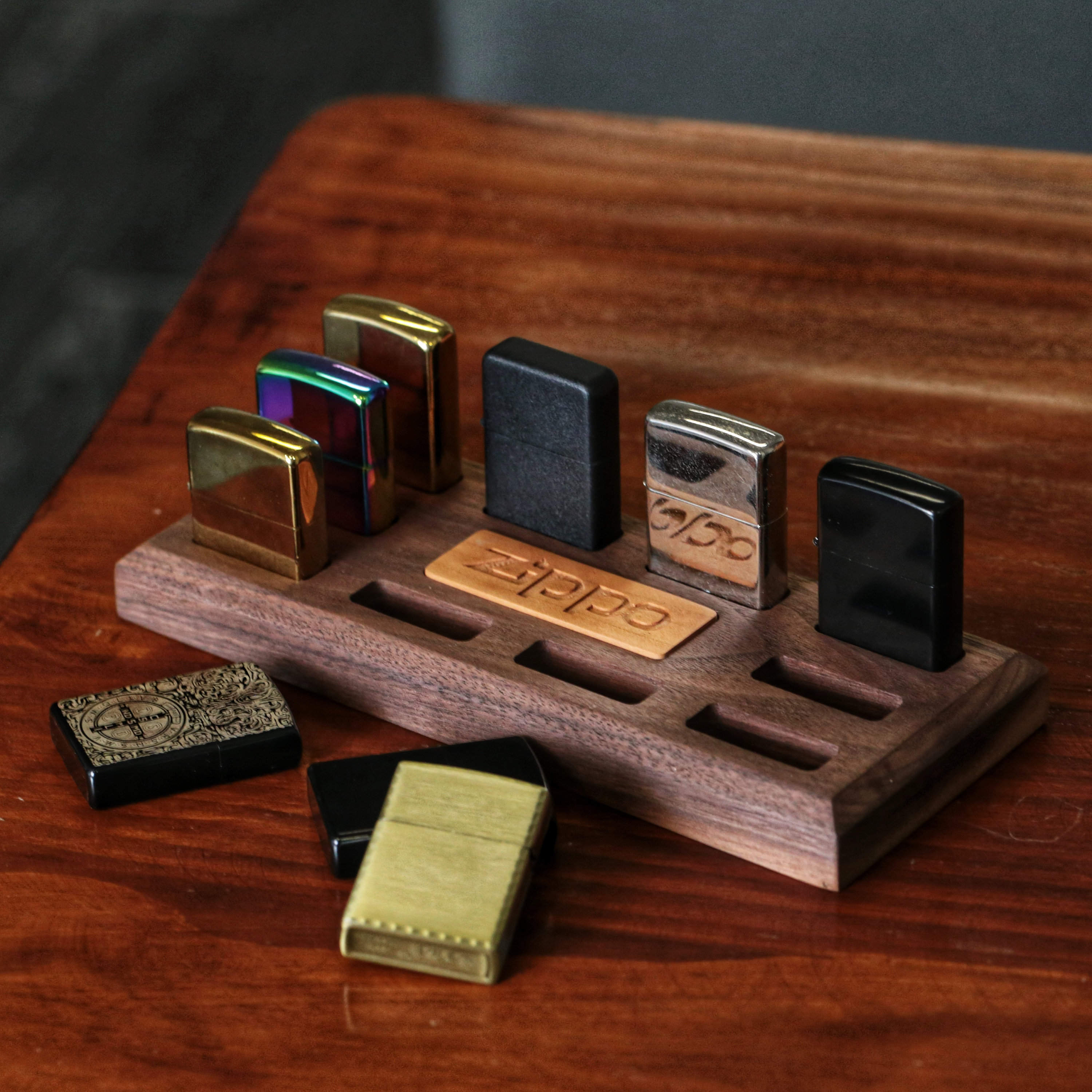 108 個の Zippo ライター用ディスプレイケース、Zippo 多層