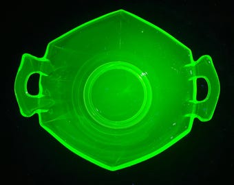 Fenomenale ciotola sofisticata in vetro uranio verde da 7" con doppio manico