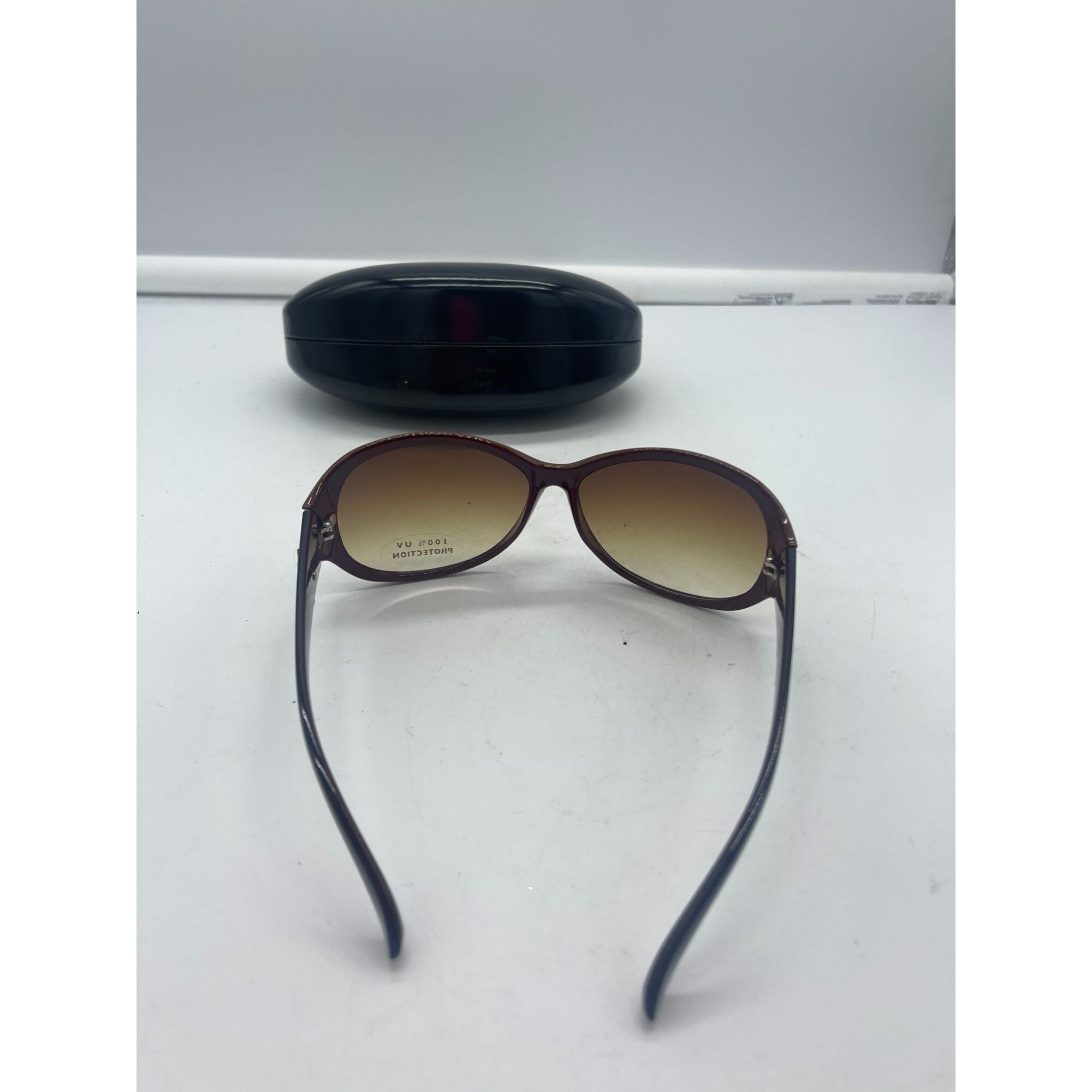 Loulou De La Falaise Lucite Sunglasses With Case and Cloth  display picture 3