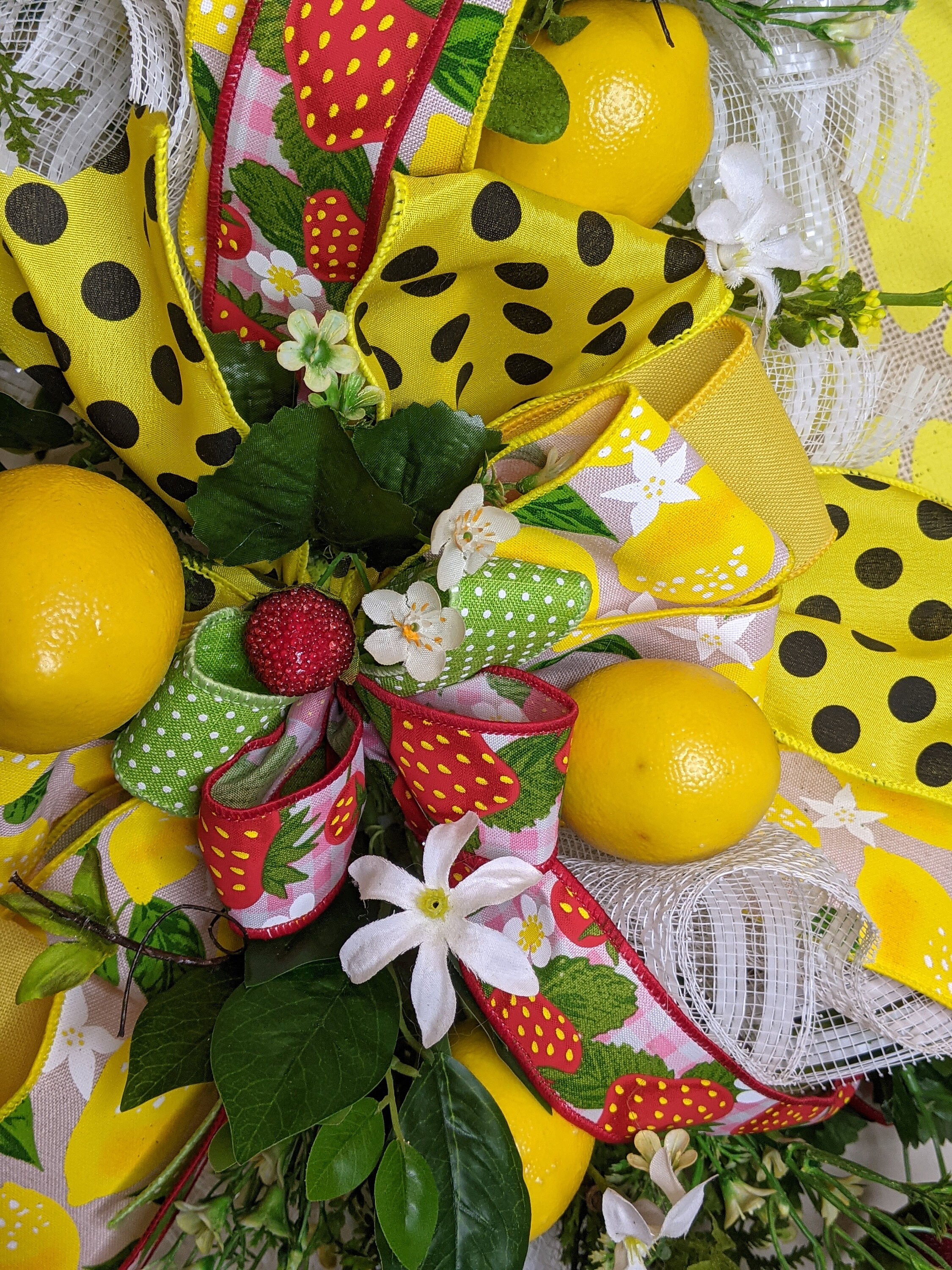 Farmhouse Chic Lemon slice décor, Lemon Wreath, Strawberry and lemon
