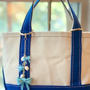 Coastal Seashell-sleutelhanger: tasbedel met oceaanthema, nautische blauwe sleutelhanger voor liefhebbers van zomerstranden
