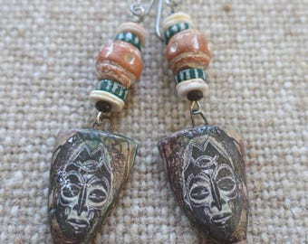Pendientes artesanales de guerreros tribales africanos / Cuentas de comercio africano / Pendientes de guerrero / Máscaras africanas / Cuentas de arcilla de Mali / Safari africano