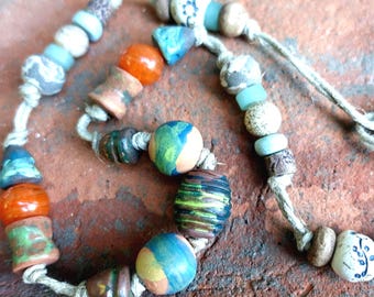 Collar de peregrino de la Tierra / Collar nómada / Collar de Burning Man / Selección de cuentas de cerámica artesanal / Cuentas de vidrio antiguas de la India / Festival