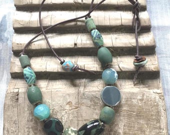 Collar SANANDO EL CORAZÓN / Joyería para el Chakra del Corazón / Cuentas de Cerámica Vintage / Cuentas Populares / Ágata Escarchada / Jaspe Oceánico