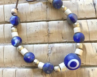 Pulsera de cuentas con forma de ojo de Nepal / Pulsera azul / Pulsera de cuentas folclóricas / Cuentas Goomba vintage