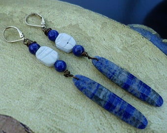 Pendientes de lapislázuli de estilo antiguo egipcio / Pendientes de cuentas de escarabajo tallados a mano para uso turístico / Lapislázuli