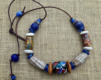 Collar de cuentas africanas de arcilla de Togo y hueso de camello