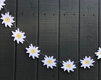Edelweiss garland. Wedding decoration. Flower banner. White and yellow cardstock.