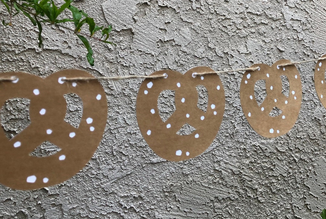 Pretzel Garland. Oktoberfest Décor. Cardstock Pretzel Garland. - Etsy