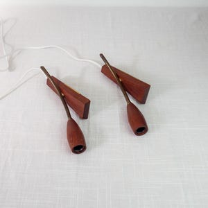 Paar Vintage dänische Mid Century Modern Teak und Messing Wandleuchten, 1960er Jahre Lampen