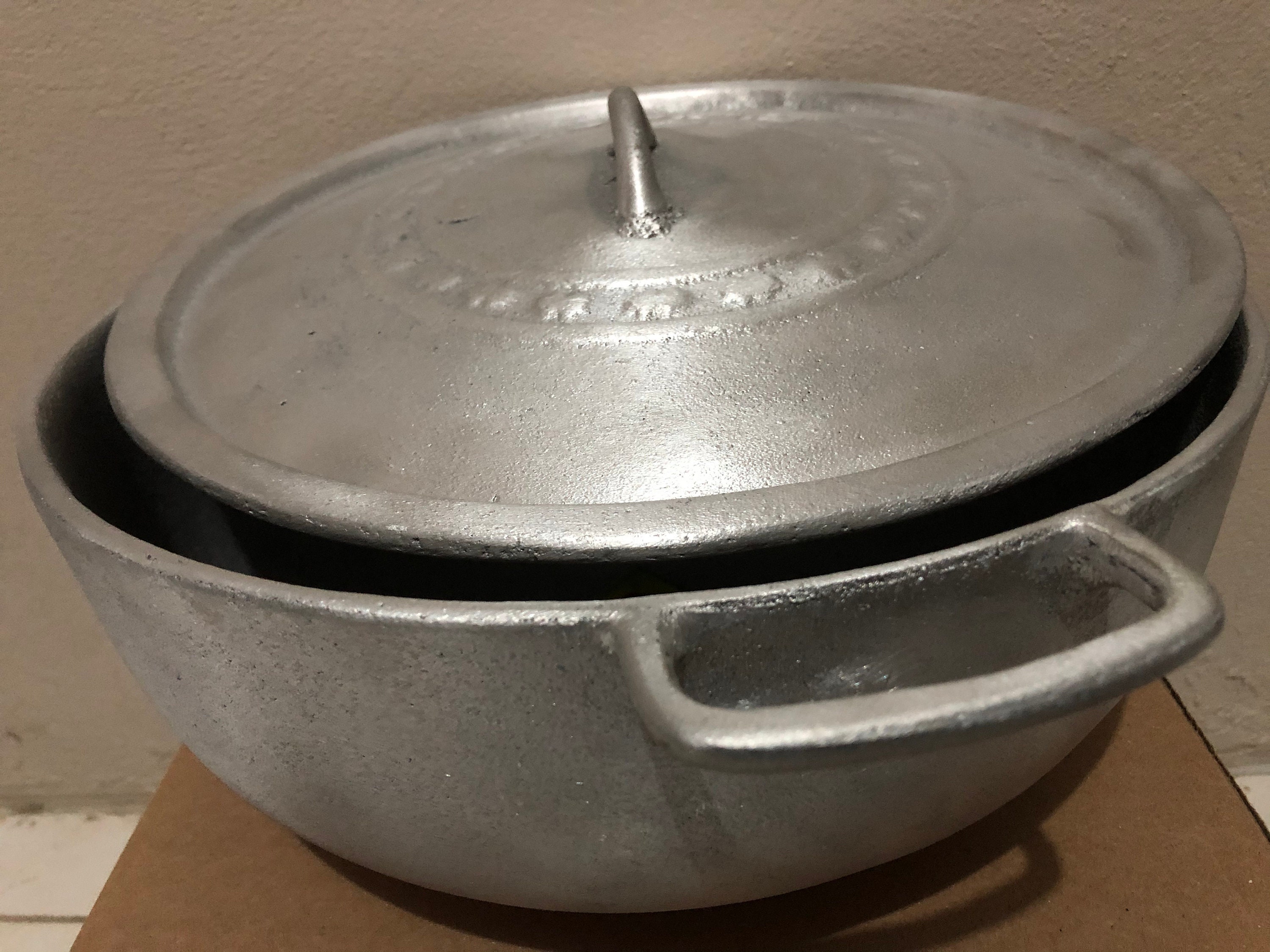 New Jamaican Caribbean Dutch Pots Casserole Oven Heavy Duty Dutchie -  Diameter: 24 cm : : Home & Kitchen