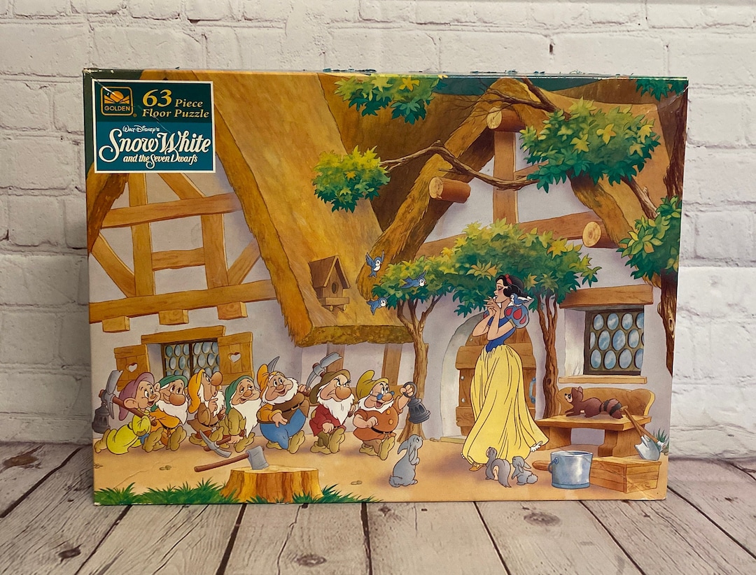 Walt Disney's Snow White and the Seven Dwarfs 63 Piece Floor