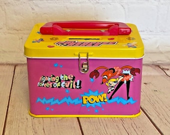 De Powerpuff Girls-spaarpot | Vecht tegen de krachten van het kwaad | De dag is gered! | Gemaakt in 2000 | Afmetingen: 5 x 3 1/2 x 3 inch | Bekijk alle foto&#39;s