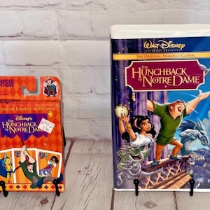 Paquete El jorobado de Notre Dame / Incluye VHS y juego de cartas nunca usado / ¡Vea todas las fotos y lea los detalles!