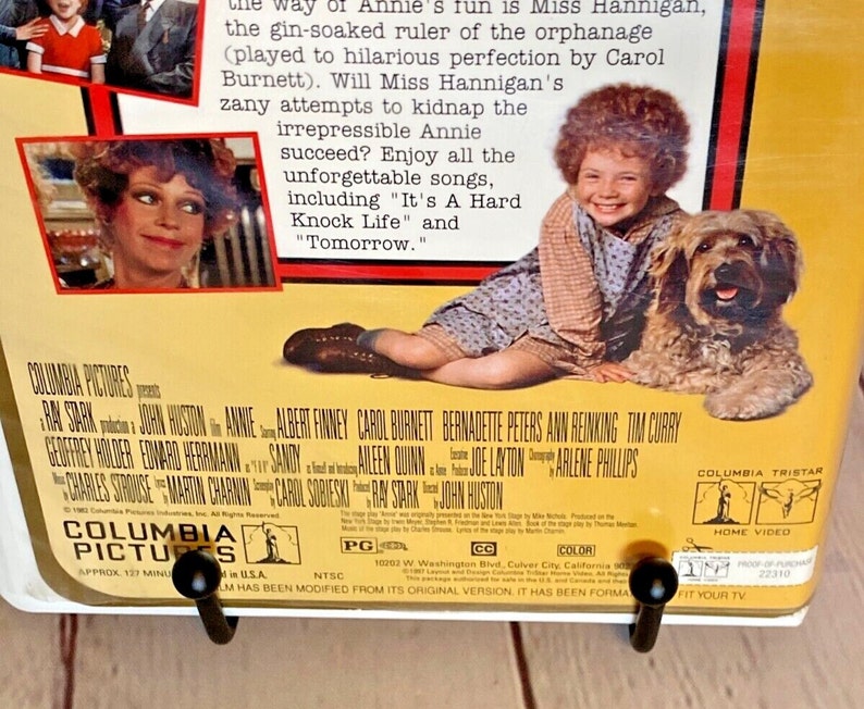 Annie VHS by Columbia Tristar Family Collection 1997 Rated G and ...