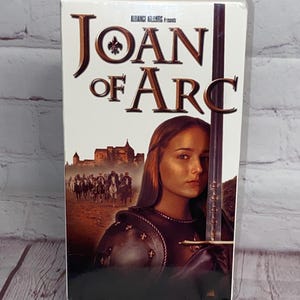 CBS ビデオ 1999 年製「ジャンヌ ダルク」VHS 新品 | VHS ボックス セット 2 枚 | すべての写真を表示して詳細を読む