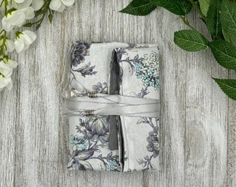Reversible Cotton Lined Tarot Wrap/ Floral Tarot Wrap / Tarot Supplies / Tarot Deck Storage / Tarot Cloth / Tarot Supplies / Altar