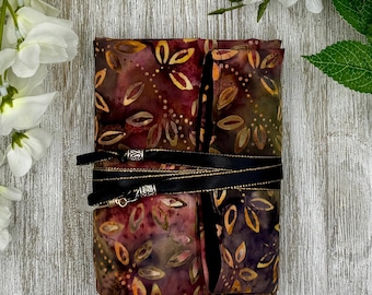 Reversible Silk Lined Tarot Wrap / Leaves Tarot Wrap / Tarot Supplies / Tarot Deck Storage / Tarot Cloth / Tarot Supplies / Altar