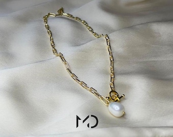 Dainty sea shell pearl