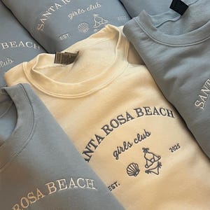 Sudadera bordada de despedida de soltera en bikini / Sudadera para despedida de soltera / Regalo para novia y dama de honor / Traje de viaje de chicas / Boda personalizada