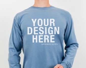 Comfortkleuren heren 6014 blauw jean mock-up C6014 T-shirt met lange mouwen heren mockup herenshirt mock vadert-shirt mock-up minimale witte achtergrond