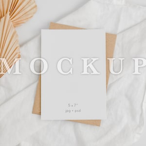 5 x 7 Card Mockup, minimalistische Hochzeit Invite Mock Up, moderne Einladungskarte, Grußkarte Mockup, Boho Baby Shower Mock, smartes Objekt psd