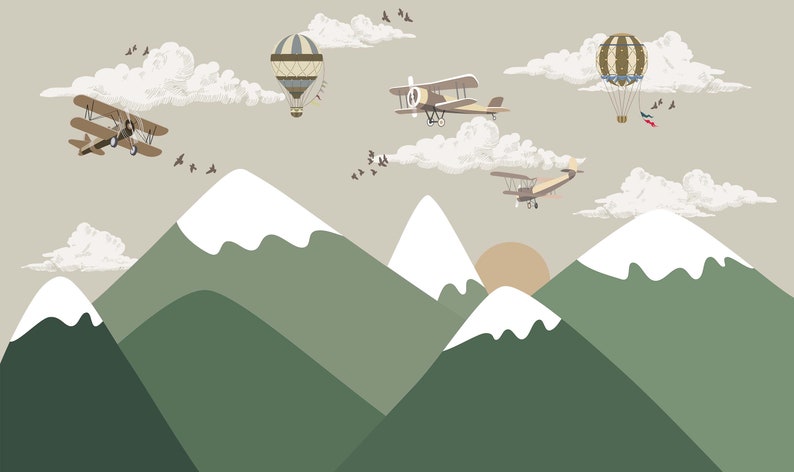 Op de afbeelding: Illustratie van een grillig landschap met groene bergen met besneeuwde toppen, dubbeldekkers, luchtballonnen, wolken en vogels tegen een neutrale achtergrond. De sc&egrave;ne roept een gevoel van avontuur en reizen op.