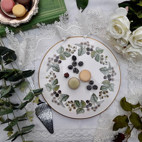 Assiette à gâteau bombée vintage Royal Worcester Lavinia