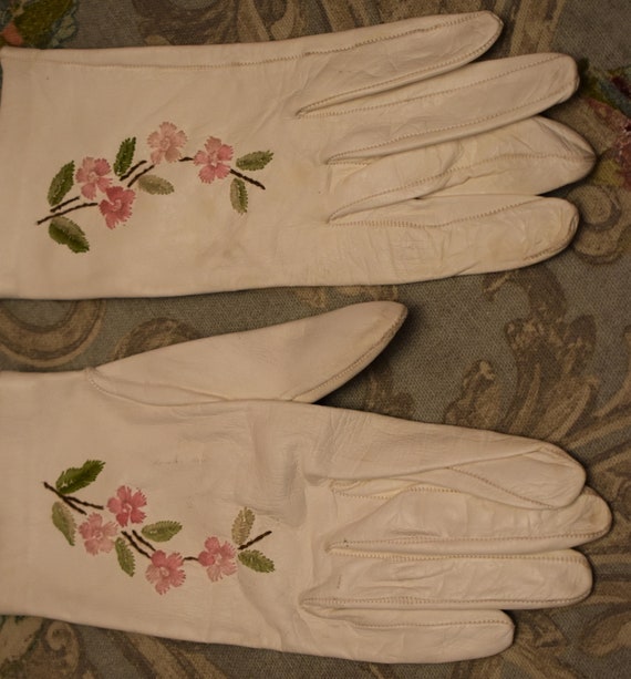 Vintage Ladies Embroidered Kid Leather Gloves - image 1