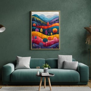 Könnte beinhalten: Ein gerahmtes abstraktes Landschaftsbild mit bunten Hügeln und Bäumen. Das Bild ist in einem goldenen Rahmen und hängt an einer blaugrünen Wand.