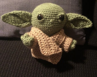 Bebé extraterrestre verde a crochet